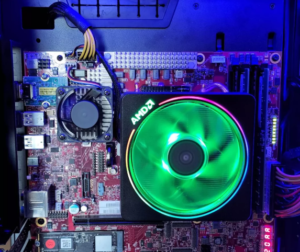 AMD referansı Ryzen 7000 Masaüstü CPU platformu, iki DDR5 modüllü 6 çekirdekli bir yongadan oluşur.